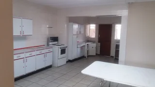 Big flat to rent in Nigel, Glenvarloch near Spar shopping centre.