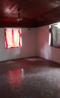 Main Building To Let In Silverglen