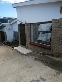 Three bedroom house for rent Rosedale Kariega R4500 pm