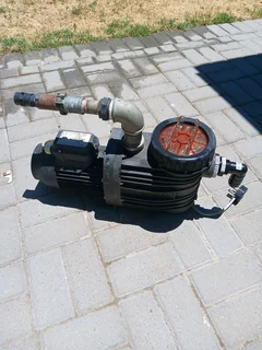 Swimming pool pump