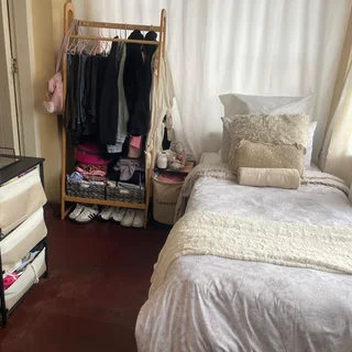 Room - Ad posted by Nazana