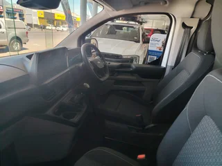 Ford Transit Custom Panel Van includes Warranty and service plan