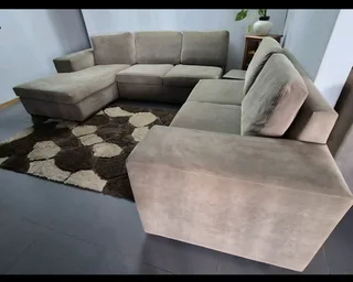 L-Shaped Lounge Suite with day bed