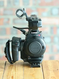 Canon C100 Cinema Camera