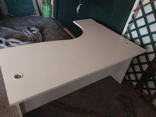 Desk - Ad posted by BJ Smith