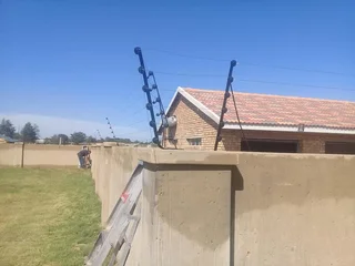 Xmas Special &#61; Electric Fence Combo &#43; FREE 2 PTZ cameras
