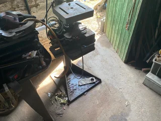 DRILL PRESS ON PEDISTAL