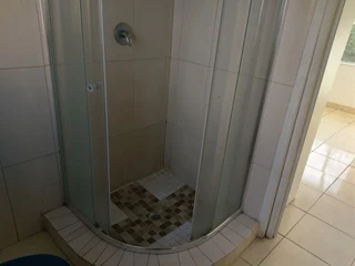 Room MAGALIESSIG / FOURWAYS House, Near Design Quarter, Montecasino, Gautrain Bus Route, 4Ways Mall