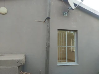 Room MAGALIESSIG / FOURWAYS House, Near Design Quarter, Montecasino, Gautrain Bus Route, 4Ways Mall