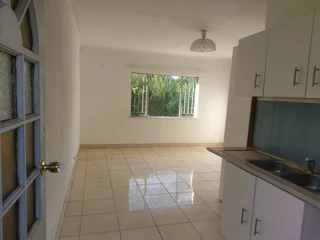 Room Magaliessig / Fourways House, Near Design Quarter, Montecasino, Gautrain Bus Route, 4ways Mall