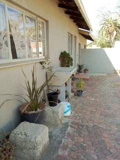 Room XtraLarge Shared House. Magaliessig, Fourways, Near Design Quarter, Toyota, Monte. FEMALES ONLY