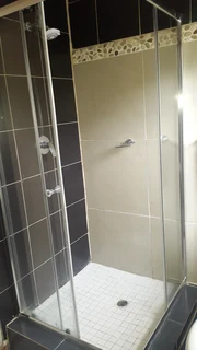 Room XtraLarge Shared House. Magaliessig, Fourways, Near Design Quarter, Toyota, Monte. FEMALES ONLY