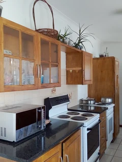 Room XtraLarge Shared House. Magaliessig, Fourways, Near Design Quarter, Toyota, Monte. FEMALES ONLY