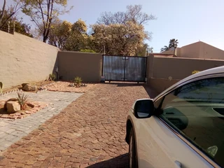 Room XtraLarge Shared House. Magaliessig, Fourways, Near Design Quarter, Toyota, Monte. FEMALES ONLY