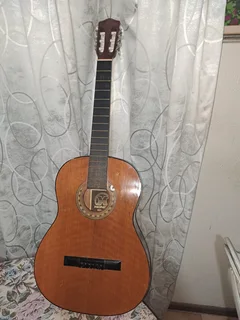 HONDO H307A VINTAGE CLASSICAL SIX STRING GUITAR