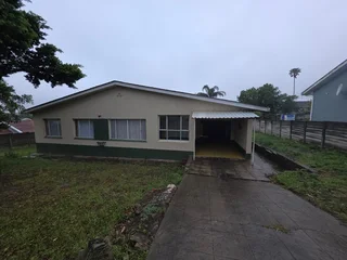 3 bedroom standalone house for rent in Amalinda