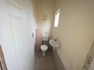 3 bedroom standalone house for rent in Amalinda