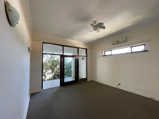 Huge Upstairs Maisonette 2 bed 2 bath with LUG in Upper Glenwood