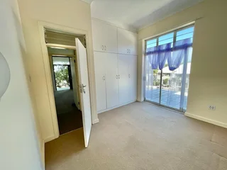 Huge Upstairs Maisonette 2 bed 2 bath with LUG in Upper Glenwood