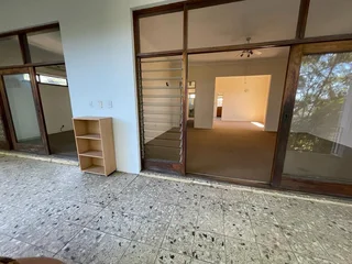 Huge Upstairs Maisonette 2 bed 2 bath with LUG in Upper Glenwood