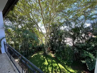 Huge Upstairs Maisonette 2 bed 2 bath with LUG in Upper Glenwood