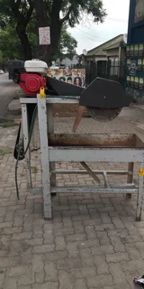 Brick cutting machine