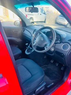 Hyundai i10 immaculate selling for R75000