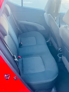 Hyundai i10 immaculate selling for R75000