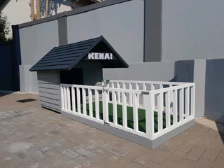 Dog Kennels / Catios