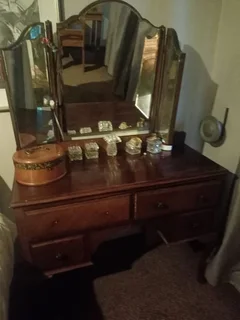 Antique Dressing atble