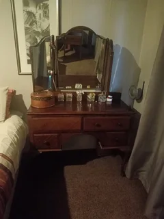 Antique Dressing atble