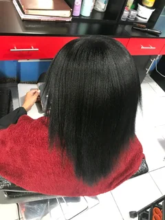 PROFESSIONAL STYLIST  WANTED URGjENTLY