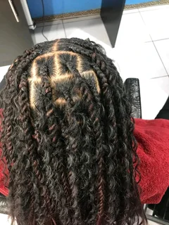 PROFESSIONAL STYLIST  WANTED URGjENTLY