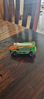 7 DIE - CAST TOYS HOTWHEELS AND SIKO