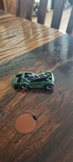 7 DIE - CAST TOYS HOTWHEELS AND SIKO