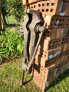 Leg Vices for  sale- 28 x Blacksmith Post Vice