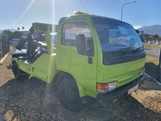 Nissan Ud40 Tail lift tow truck for sale