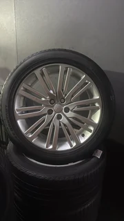 Land Rover 21” wheels and tyres