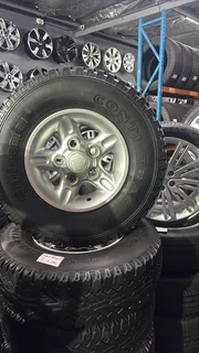 Land Rover defender 16 wheels and tyres