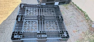 1x1m plastic pallets for sale still in good condition