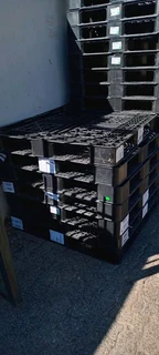 1x1m plastic pallets for sale still in good condition
