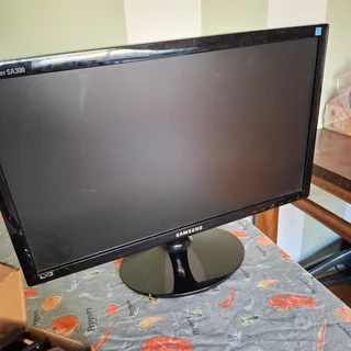 Samsung 22-inch Samsung “Touch of Color” Monitor – Stylish Red Edition, Excellent Condition