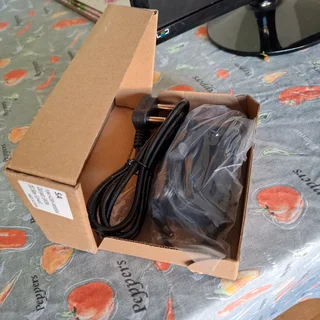 Samsung 22-inch Samsung “Touch of Color” Monitor – Stylish Red Edition, Excellent Condition