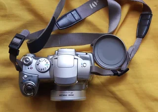 Silver shade / Canon Camera Power Shot S2 IS compact camera.