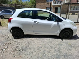 Toyota yaris 1.3L 2010 model for sale..BARGAIN