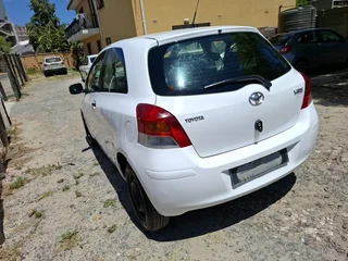 Toyota yaris 1.3L 2010 model for sale..BARGAIN