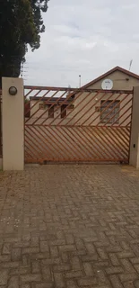 ROOM with own bathroom for 1 profesional to rent