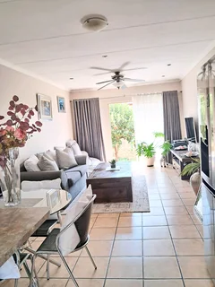 Honeydew Manor bedroom available to rent on Penchartz Rd.There's free Fibre, Netflix and parking