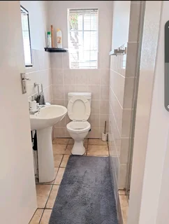 Honeydew Manor one bedroom available to rent, there&#39;s parking,Fibre and Netflix