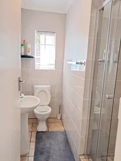 Honeydew Manor one bedroom available to rent, there is parking and Netflix